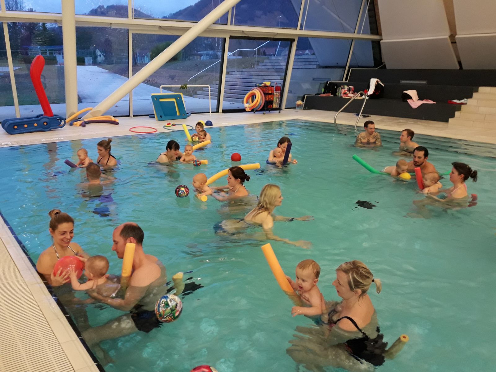 Babyschwimmen - Delphinchen Schwimmschule Graz